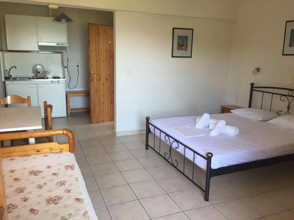 Agistri Hotel Skála エクステリア 写真